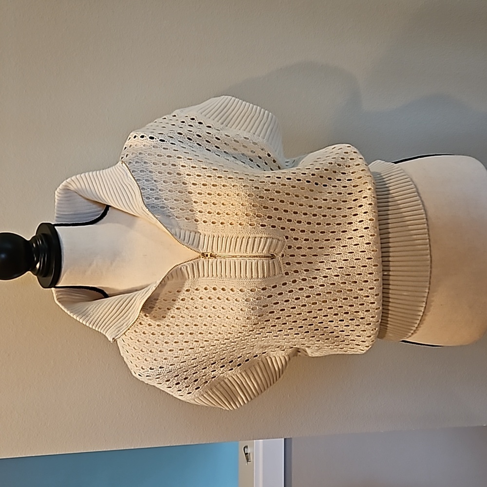 Crochet sweater vest, slightly cropped. Small
